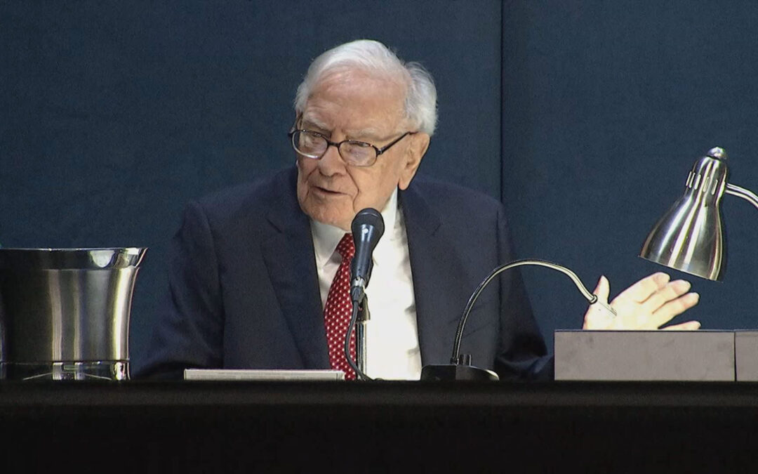 Warren Buffett did something curious with his Apple stock holding